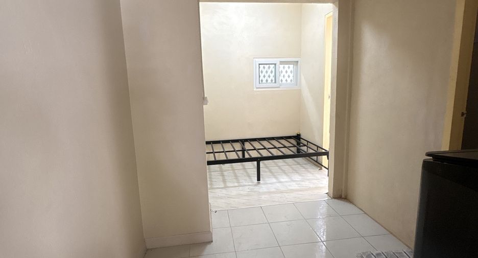 For sale and for rent 5 bedrooms house in Watthana, Bangkok