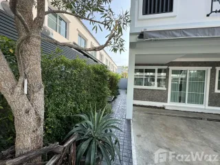 出租 3 卧室 联排别墅 在 Prawet, 曼谷