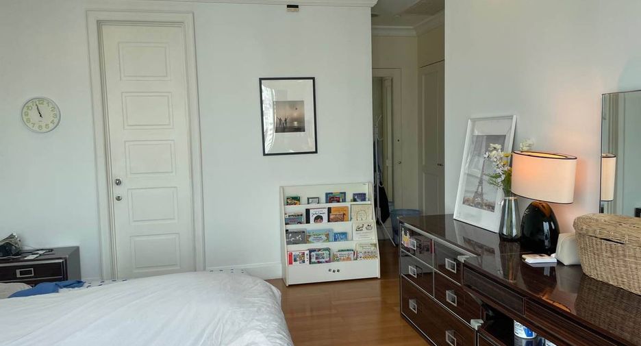 For sale 4 ベッドルーム condo in Watthana, Bangkok