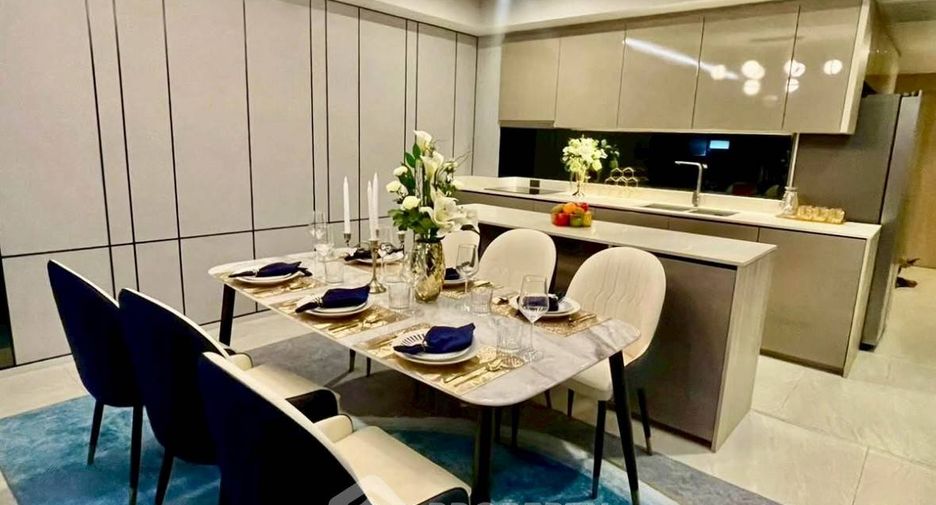 For sale 3 bedrooms condo in Watthana, Bangkok