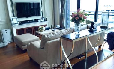 Condo en alquiler y en venta de 3 habitaciones en Khlong Toei, Bangkok