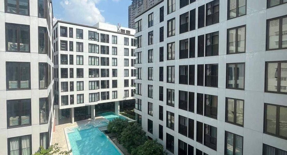 For rent 2 bedrooms condo in Watthana, Bangkok