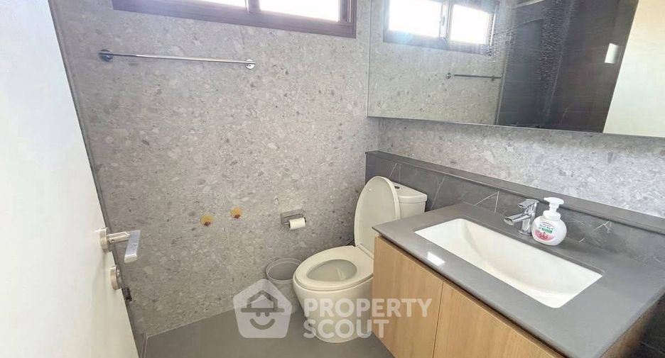 Casa en alquiler de 4 habitaciones en Bang Kapi, Bangkok