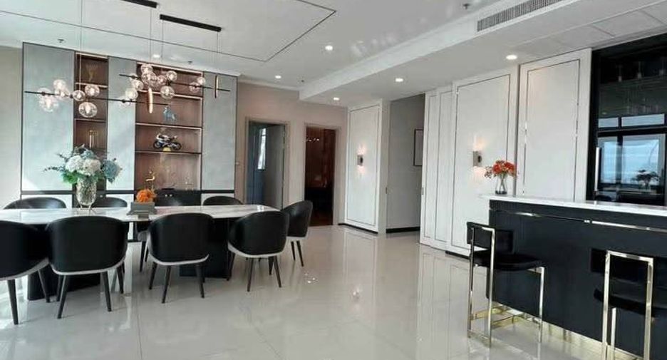 For rent 3 bedrooms condo in Watthana, Bangkok
