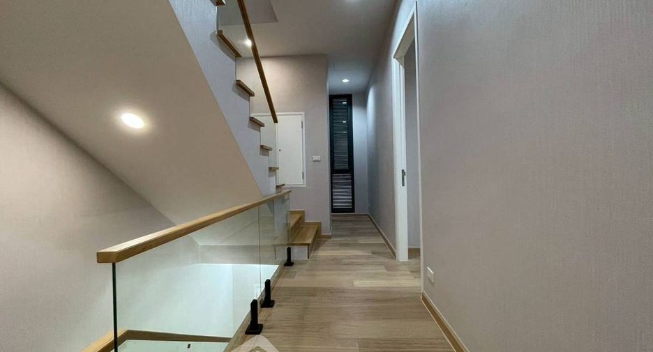 Reihenhaus zur Miete mit 3 Zimmer in Watthana, Bangkok