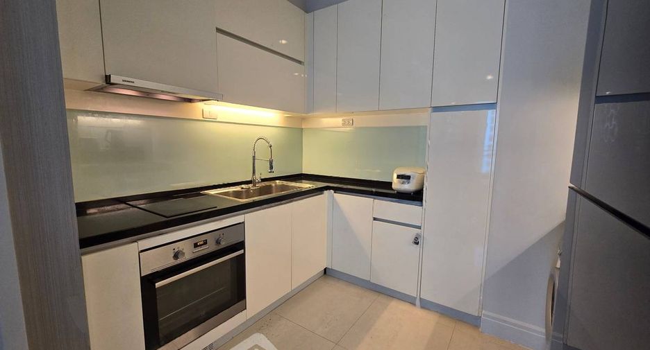 Condo en alquiler de 2 habitaciones en Khlong Toei, Bangkok