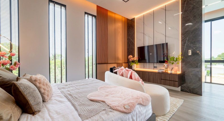 For sale 4 bedrooms villa in East Pattaya, Pattaya