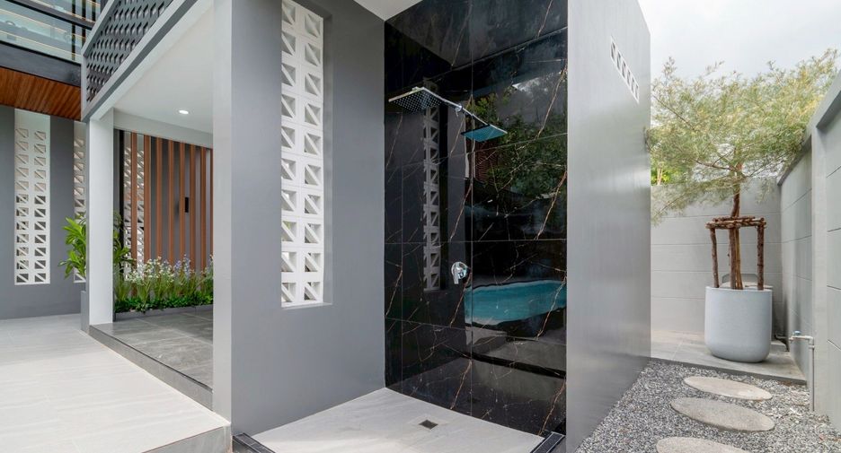 For sale 4 bedrooms villa in East Pattaya, Pattaya