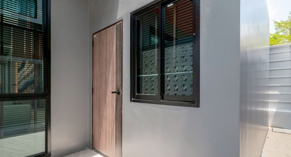 For sale 4 bedrooms villa in East Pattaya, Pattaya