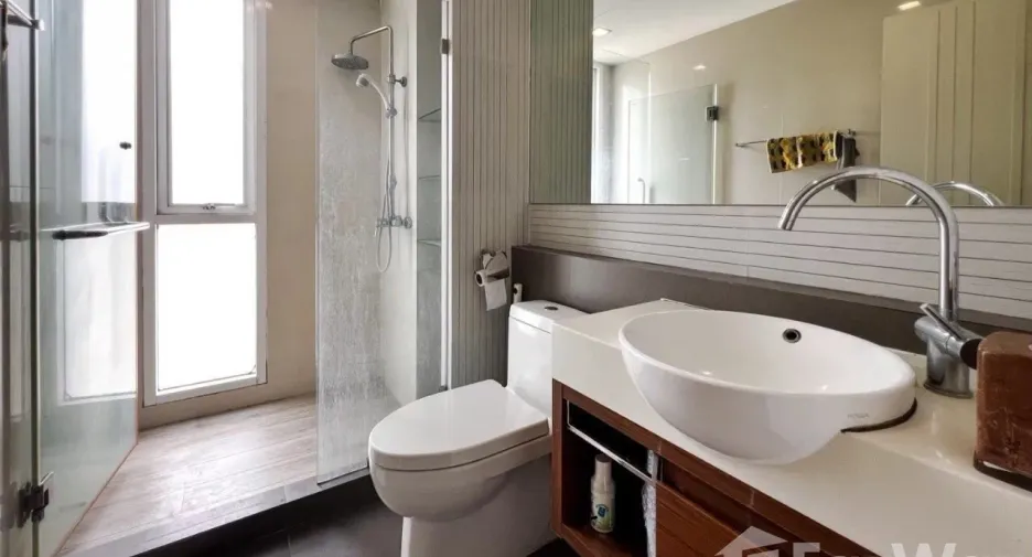 Condo en alquiler y en venta de 2 habitaciones en Phra Khanong, Bangkok