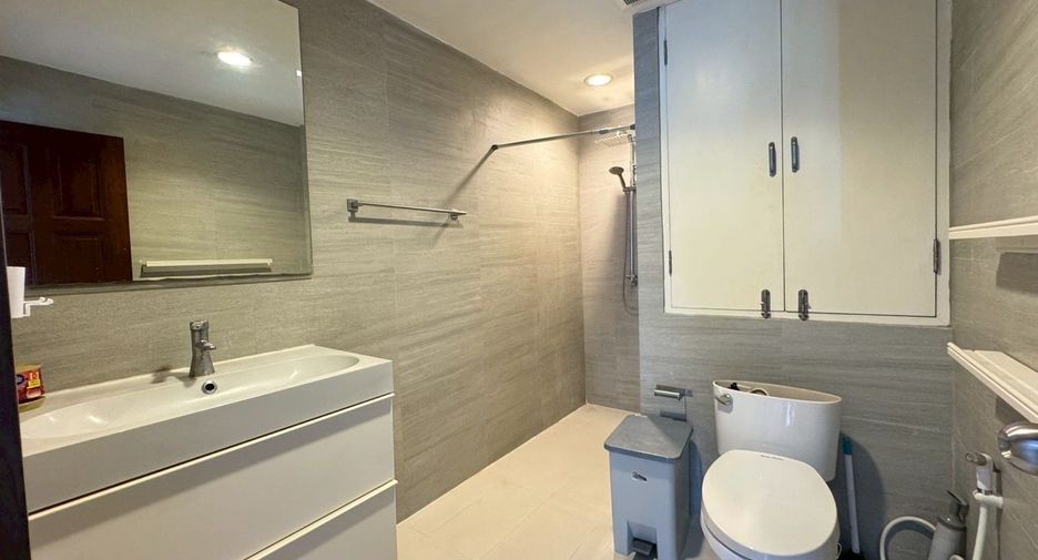 For rent and for sale 3 bedrooms condo in Watthana, Bangkok