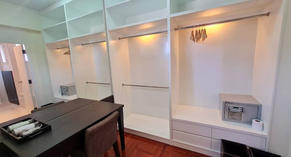 Wohnung zur Miete mit 4 Zimmer in Khlong Toei, Bangkok