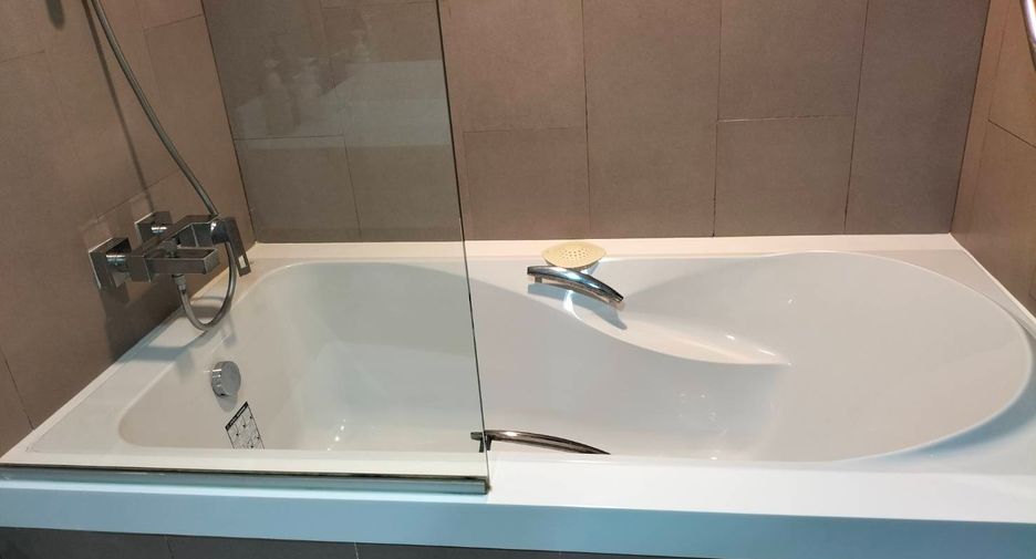 For rent 1 bed condo in Khlong Toei, Bangkok