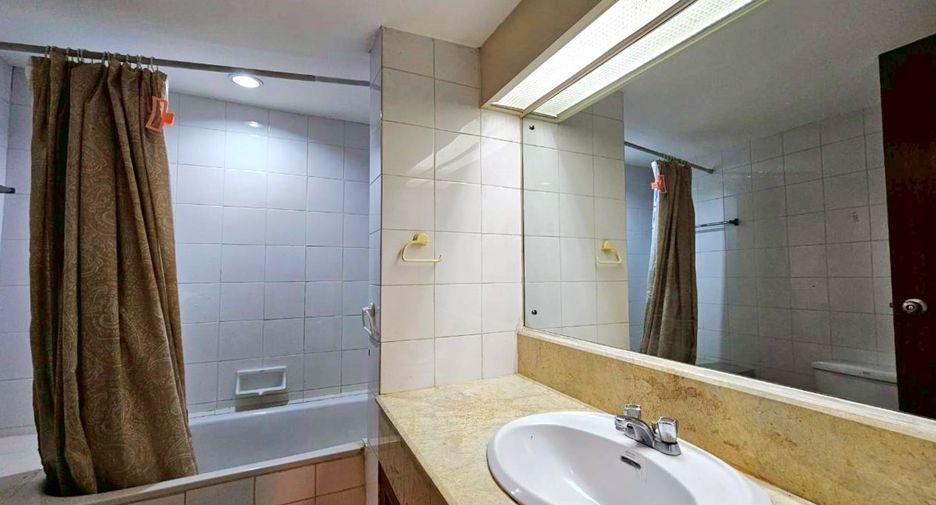 Wohnung zur Miete mit 2 Zimmer in Khlong Toei, Bangkok