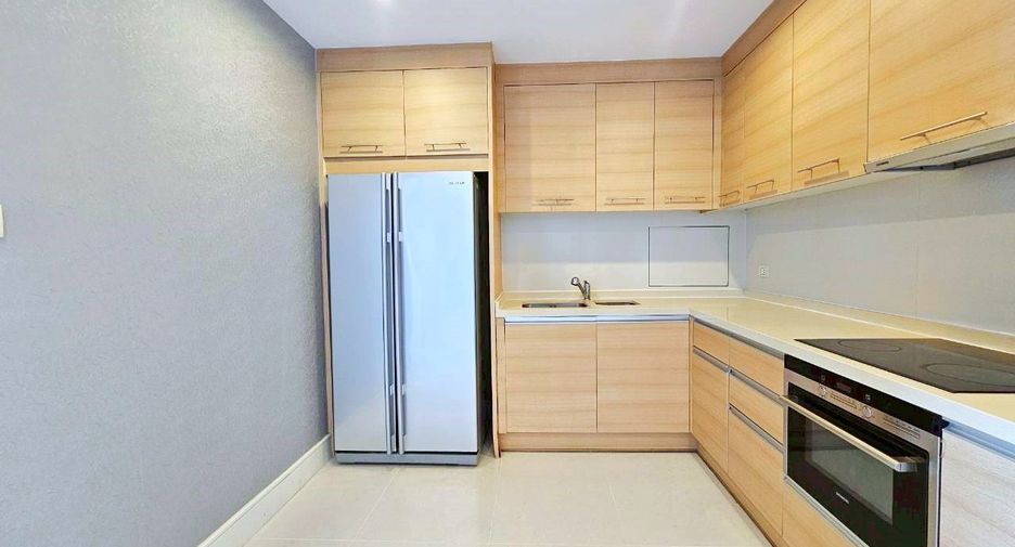 Condo en alquiler de 3 habitaciones en Khlong Toei, Bangkok