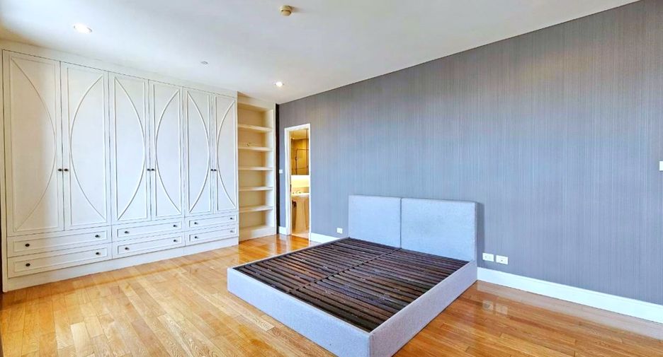 Condo en alquiler de 3 habitaciones en Khlong Toei, Bangkok