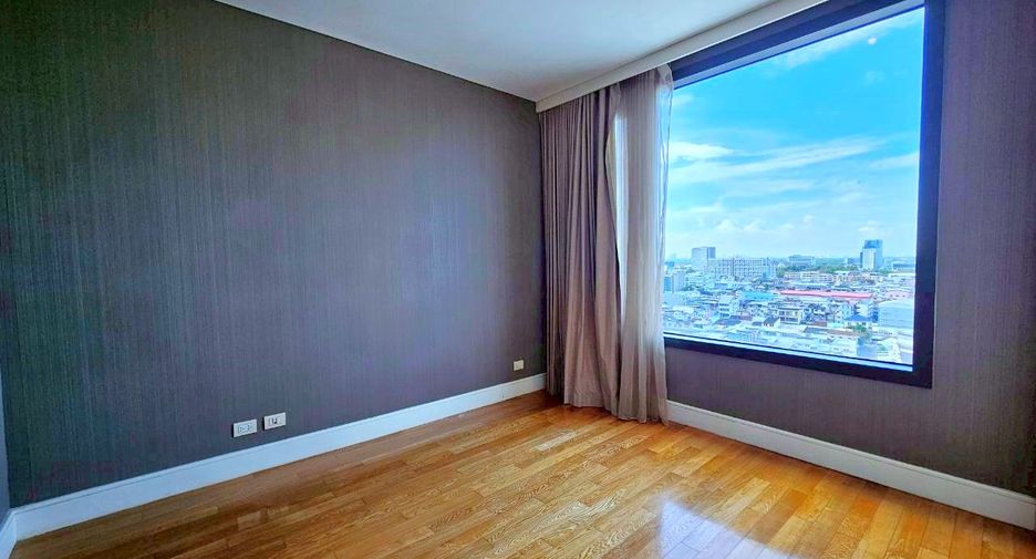 Condo en alquiler de 3 habitaciones en Khlong Toei, Bangkok