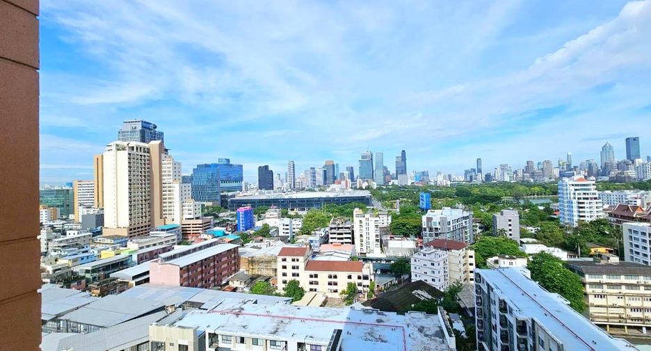 Condo en alquiler de 3 habitaciones en Khlong Toei, Bangkok