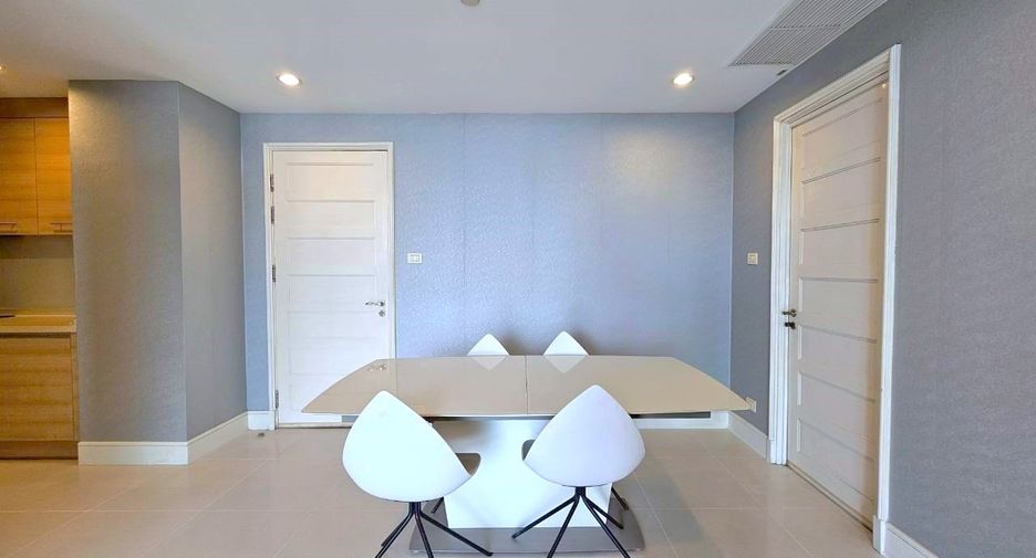 Condo en alquiler de 3 habitaciones en Khlong Toei, Bangkok