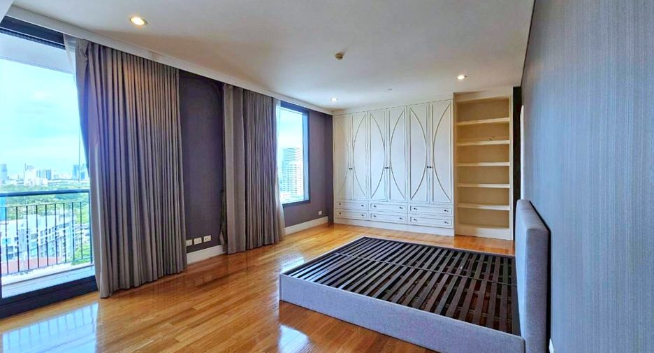 Condo en alquiler de 3 habitaciones en Khlong Toei, Bangkok