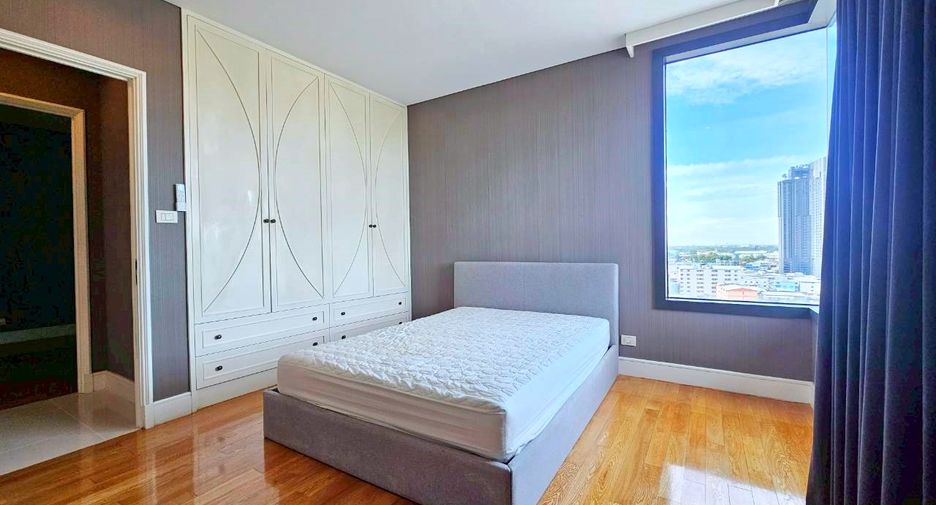 Condo en alquiler de 3 habitaciones en Khlong Toei, Bangkok