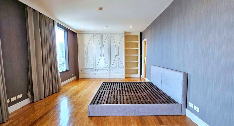 Condo en alquiler de 3 habitaciones en Khlong Toei, Bangkok
