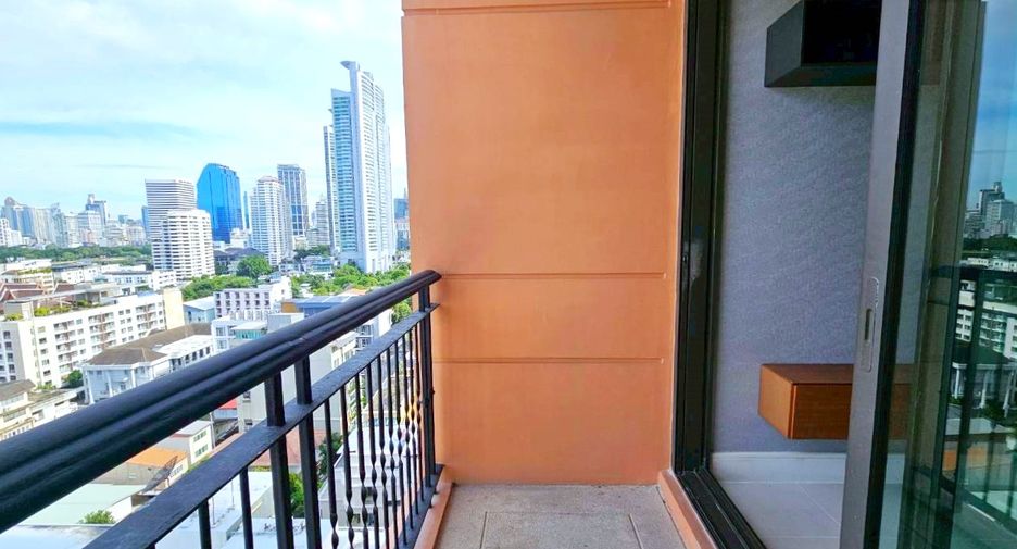 Condo en alquiler de 3 habitaciones en Khlong Toei, Bangkok