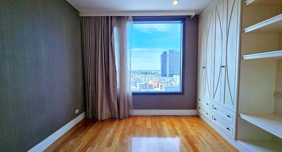 Condo en alquiler de 3 habitaciones en Khlong Toei, Bangkok