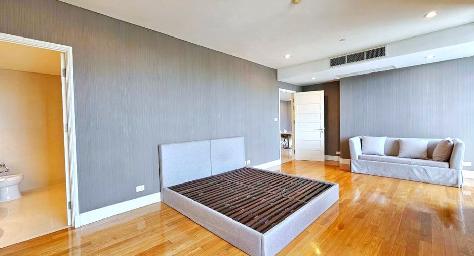 Condo en alquiler de 3 habitaciones en Khlong Toei, Bangkok