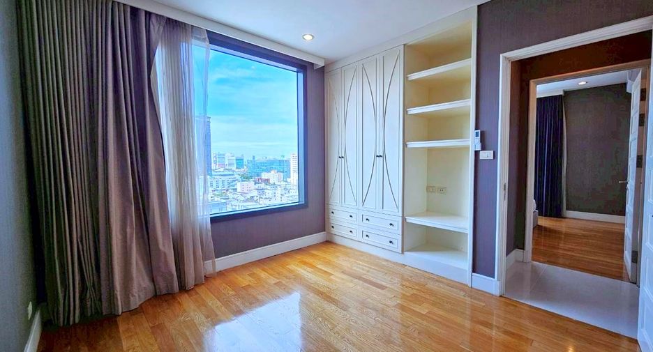 Condo en alquiler de 3 habitaciones en Khlong Toei, Bangkok