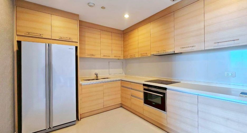 Condo en alquiler de 3 habitaciones en Khlong Toei, Bangkok