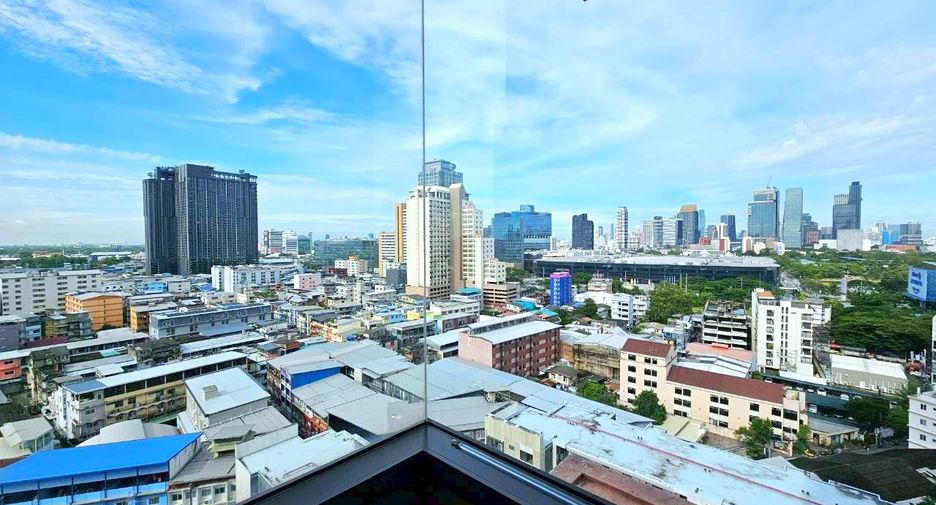 Condo en alquiler de 3 habitaciones en Khlong Toei, Bangkok