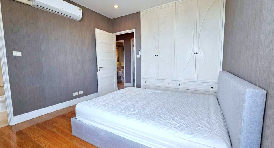 Condo en alquiler de 3 habitaciones en Khlong Toei, Bangkok