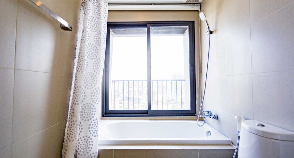 For rent 1 bed condo in Khlong Toei, Bangkok