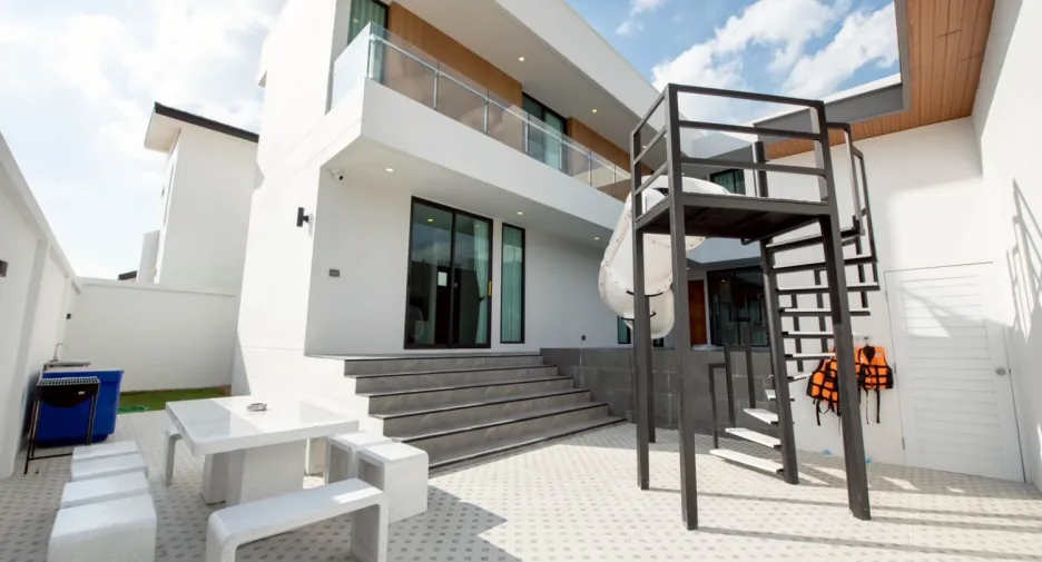 For sale 5 bedrooms villa in Huay Yai, Pattaya