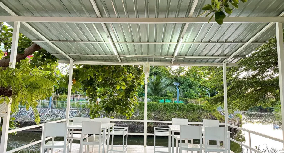 For sale 4 bedrooms apartment in East Pattaya, Pattaya