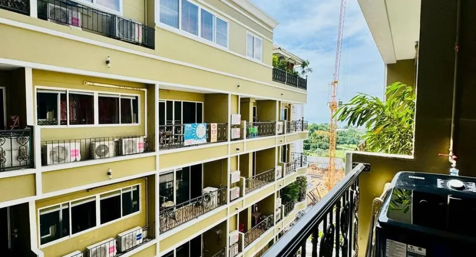 For sale スタジオ condo in Pratumnak, Pattaya
