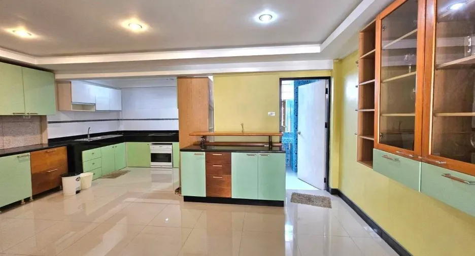 For sale 7 bedrooms hotel in Pratumnak, Pattaya
