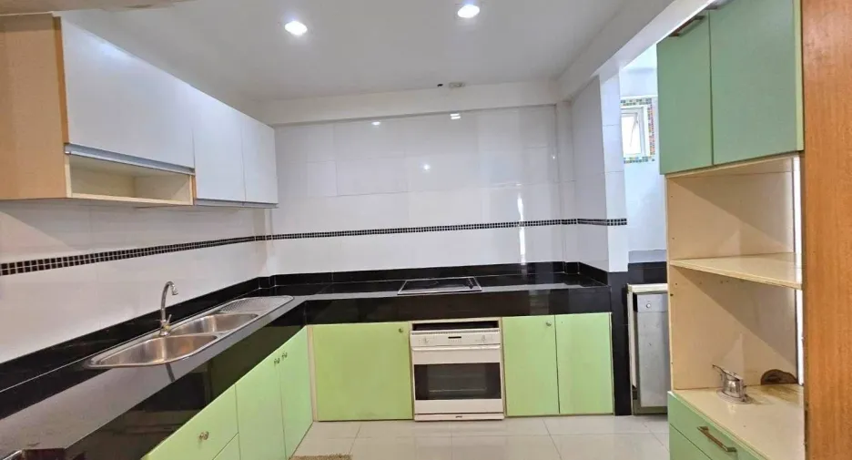 For sale 7 bedrooms hotel in Pratumnak, Pattaya