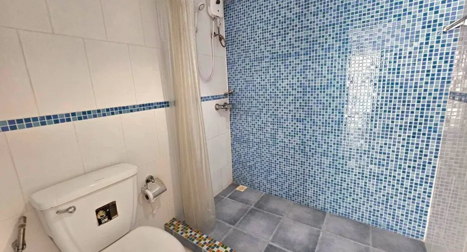 For sale 7 bedrooms hotel in Pratumnak, Pattaya
