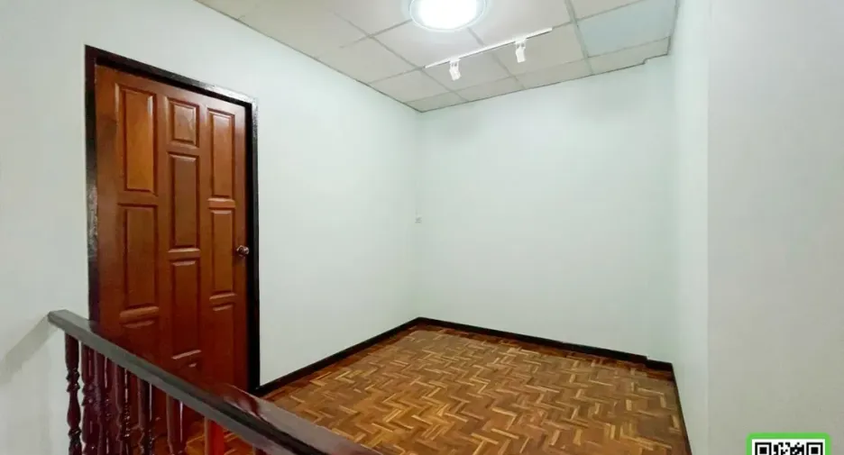 Reihenhaus zum Kauf mit 2 Zimmer in Mueang Uttaradit, Uttaradit