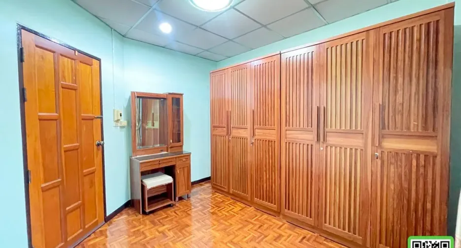 Reihenhaus zum Kauf mit 2 Zimmer in Mueang Uttaradit, Uttaradit