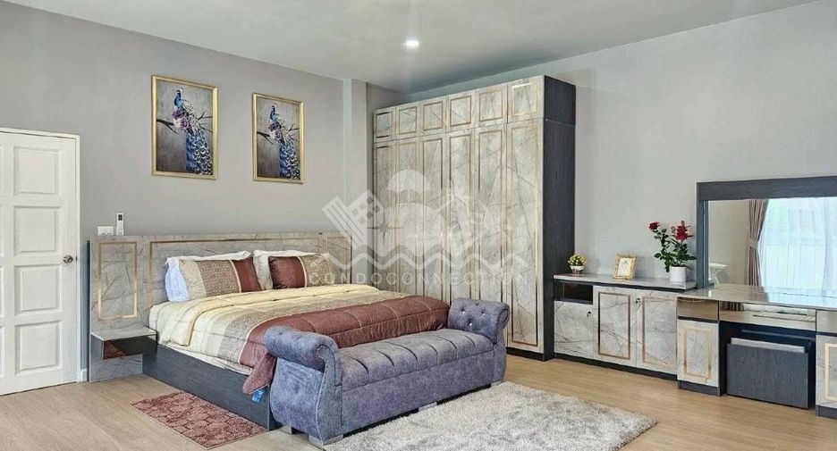 Продажа 3 спальни дом в Саттахип, Чонбури
