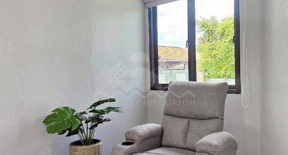 Продажа 3 спальни дом в Саттахип, Чонбури