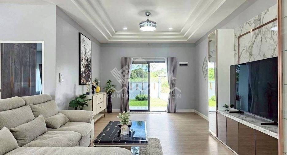 Продажа 3 спальни дом в Саттахип, Чонбури