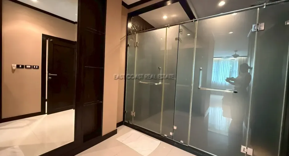 For rent 2 bedrooms condo in Bang Lamung, Chonburi