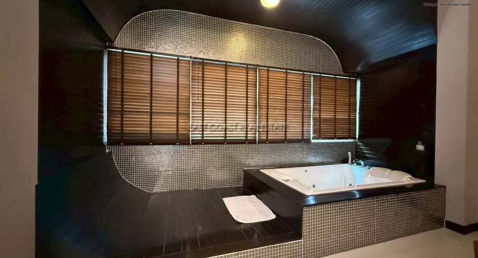 For rent 2 bedrooms condo in Bang Lamung, Chonburi