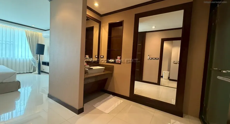 For rent 2 bedrooms condo in Bang Lamung, Chonburi