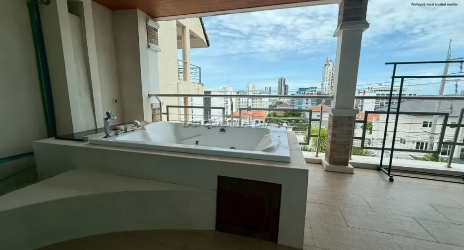 For rent 2 bedrooms condo in Bang Lamung, Chonburi
