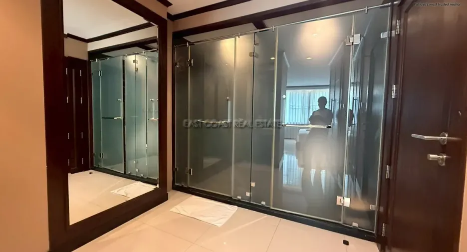 For rent 2 bedrooms condo in Bang Lamung, Chonburi